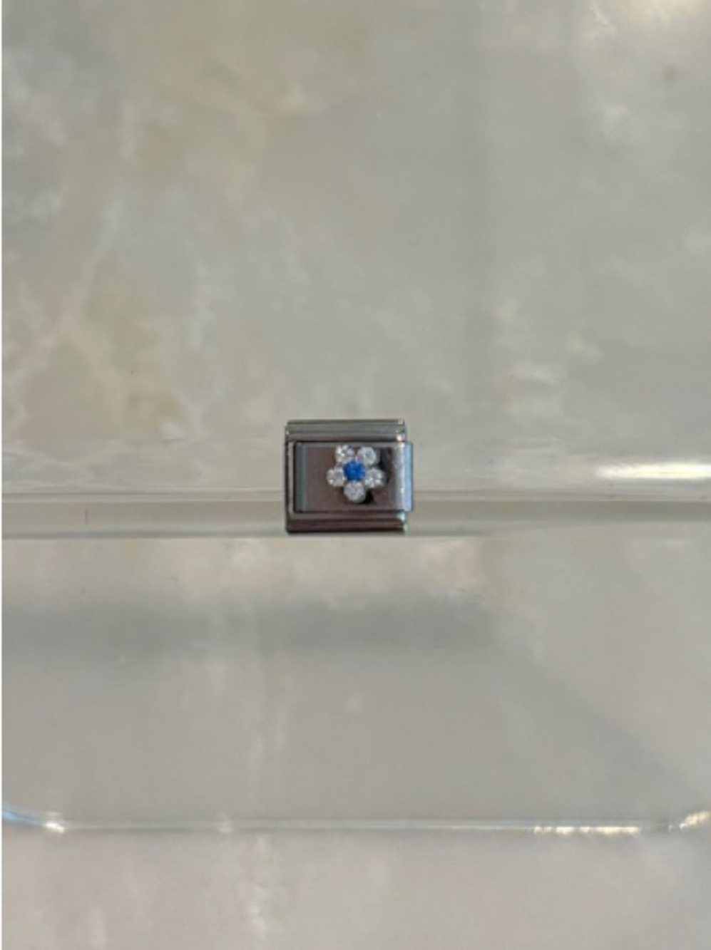 Clear Acrylic Phone Display Stand - Transparent